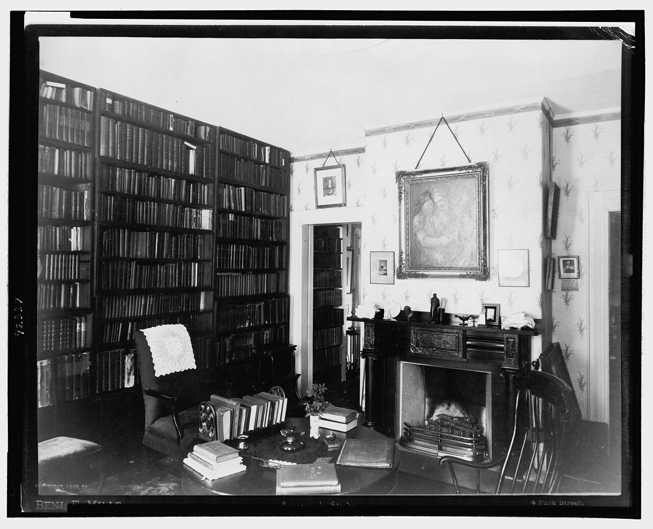 Un bureau de révision avec livres et notes